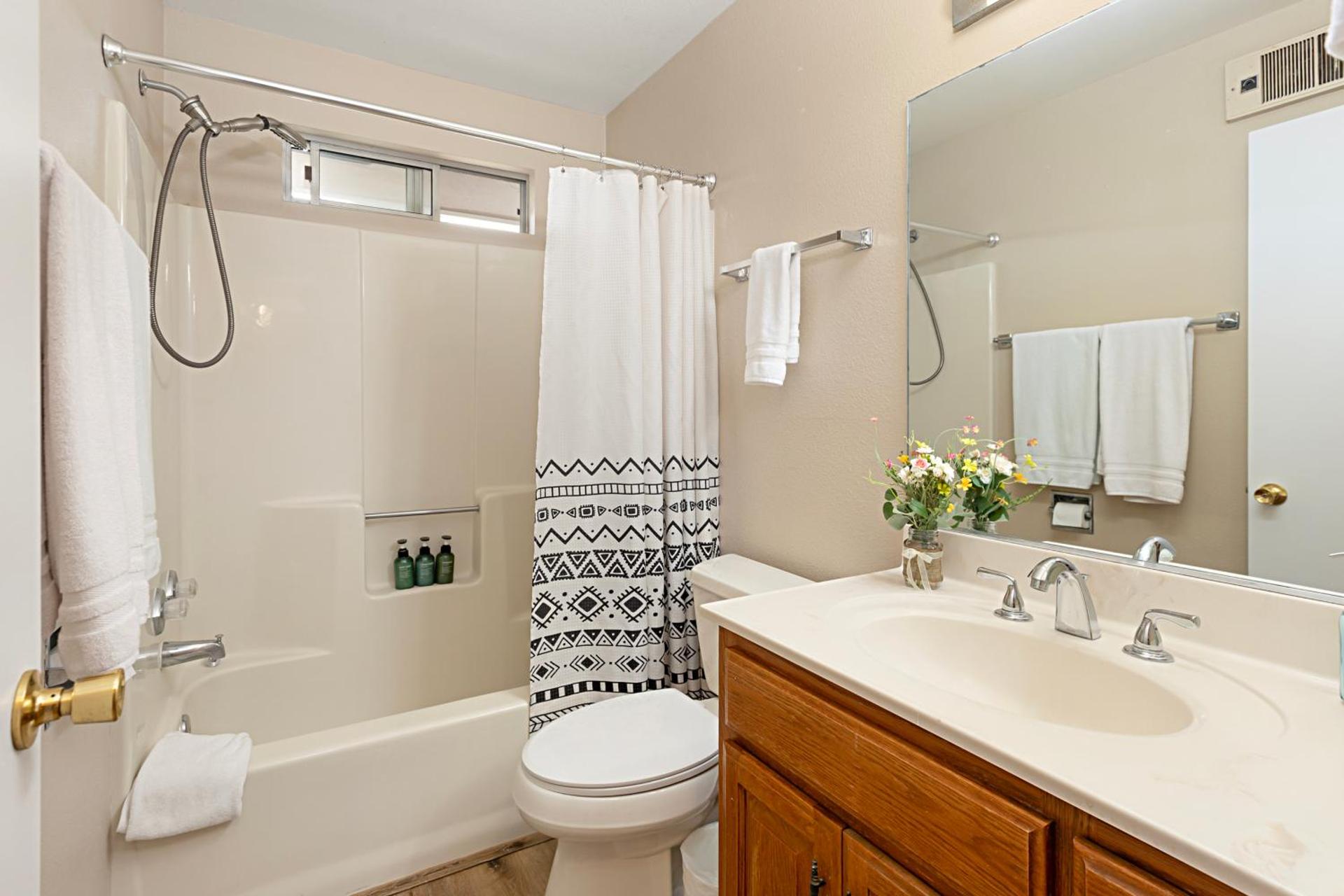 Charming 2 Room La Mesa Casita w/ Pool, BBQ & Yard