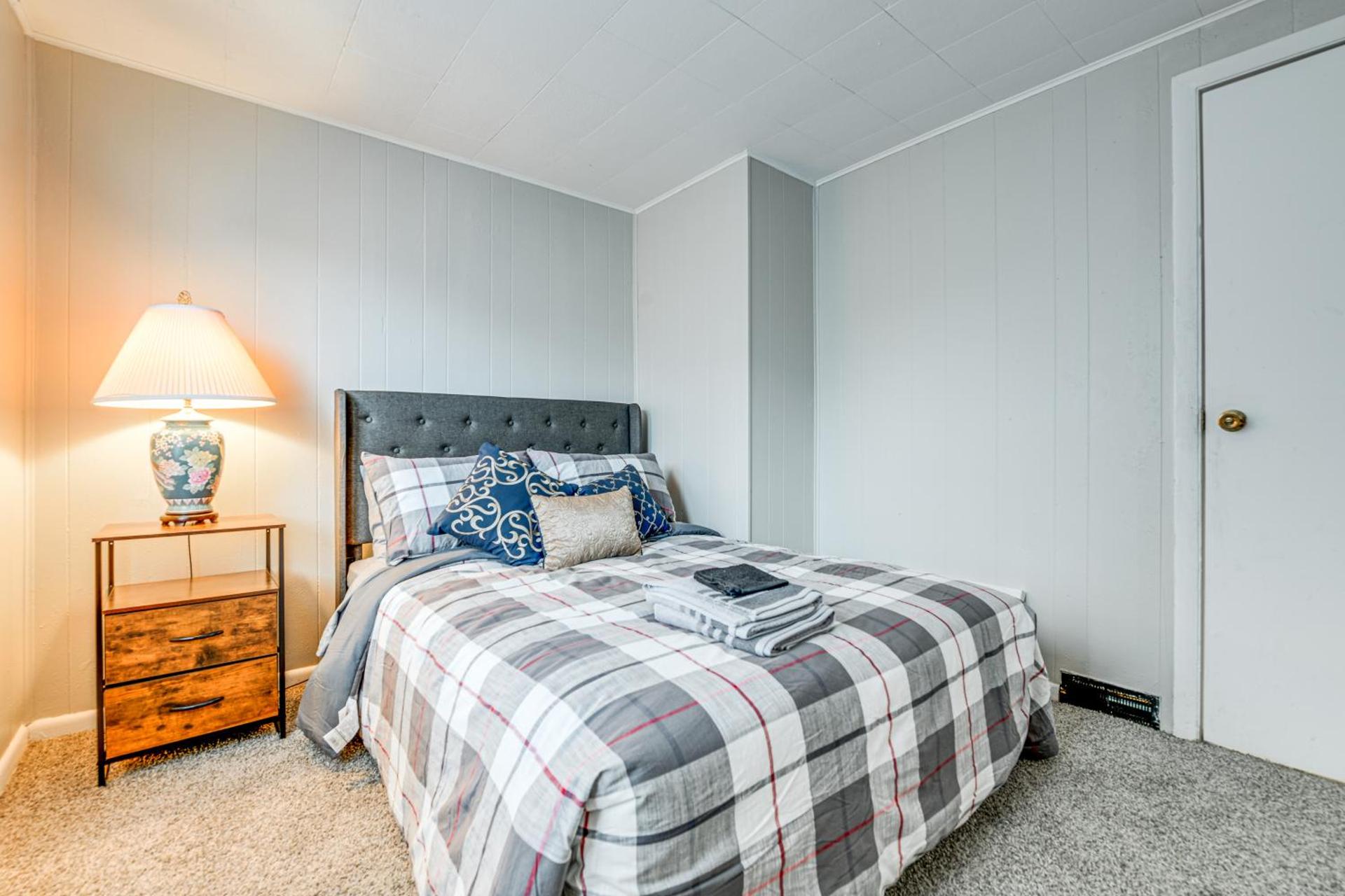 6 Mi to Dtwn Attractions Buffalo Apartment!