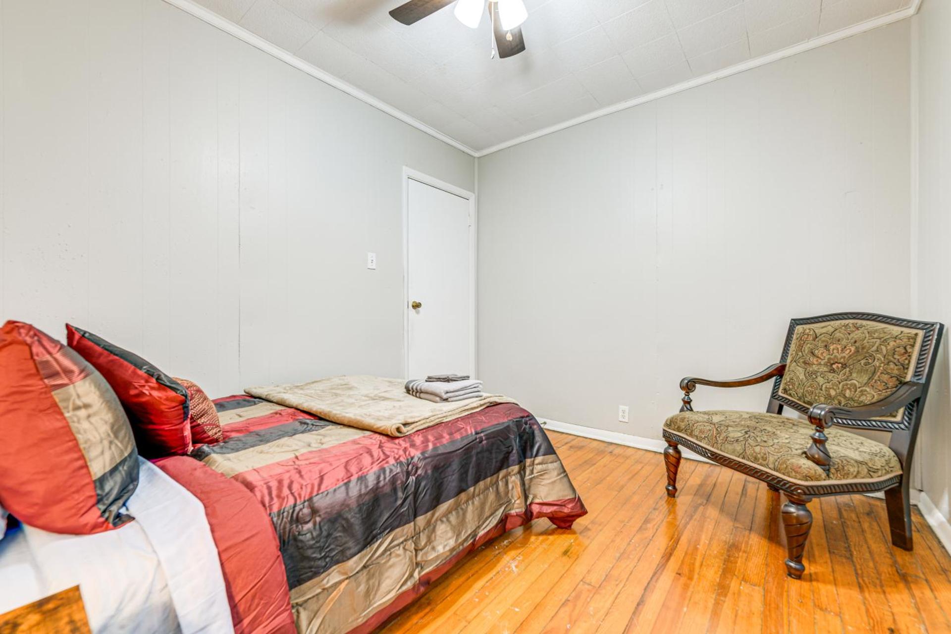 6 Mi to Dtwn Attractions Buffalo Apartment!