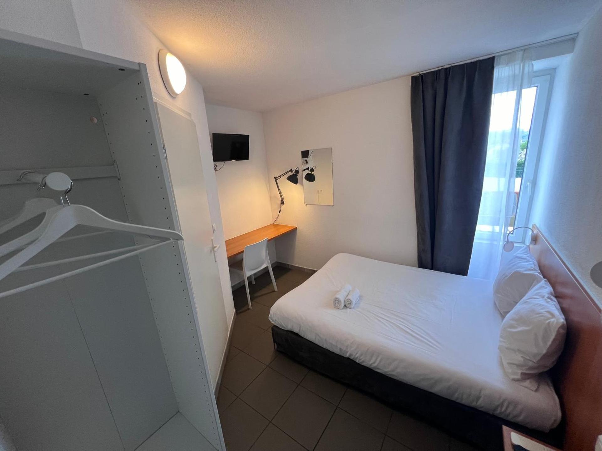 Double Room (1 Adult + 1 Child)
