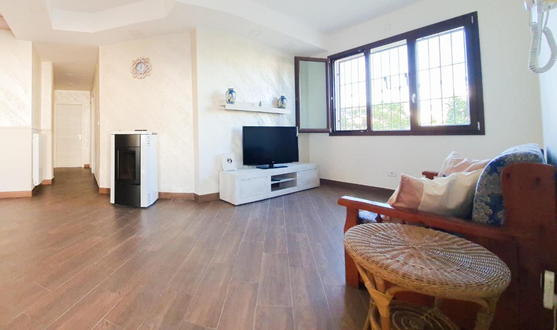 Communal lounge/ TV room