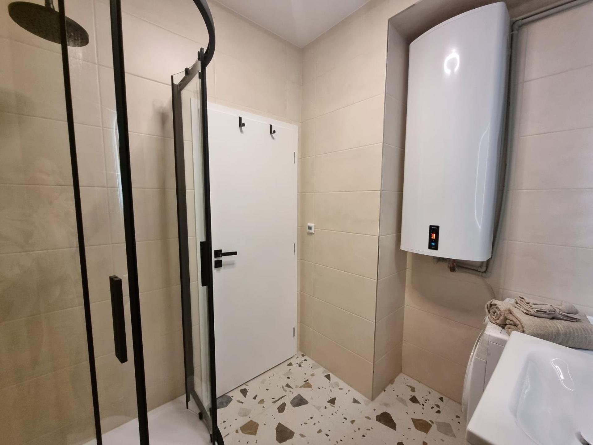 7th Heaven Apartment close to metro and center