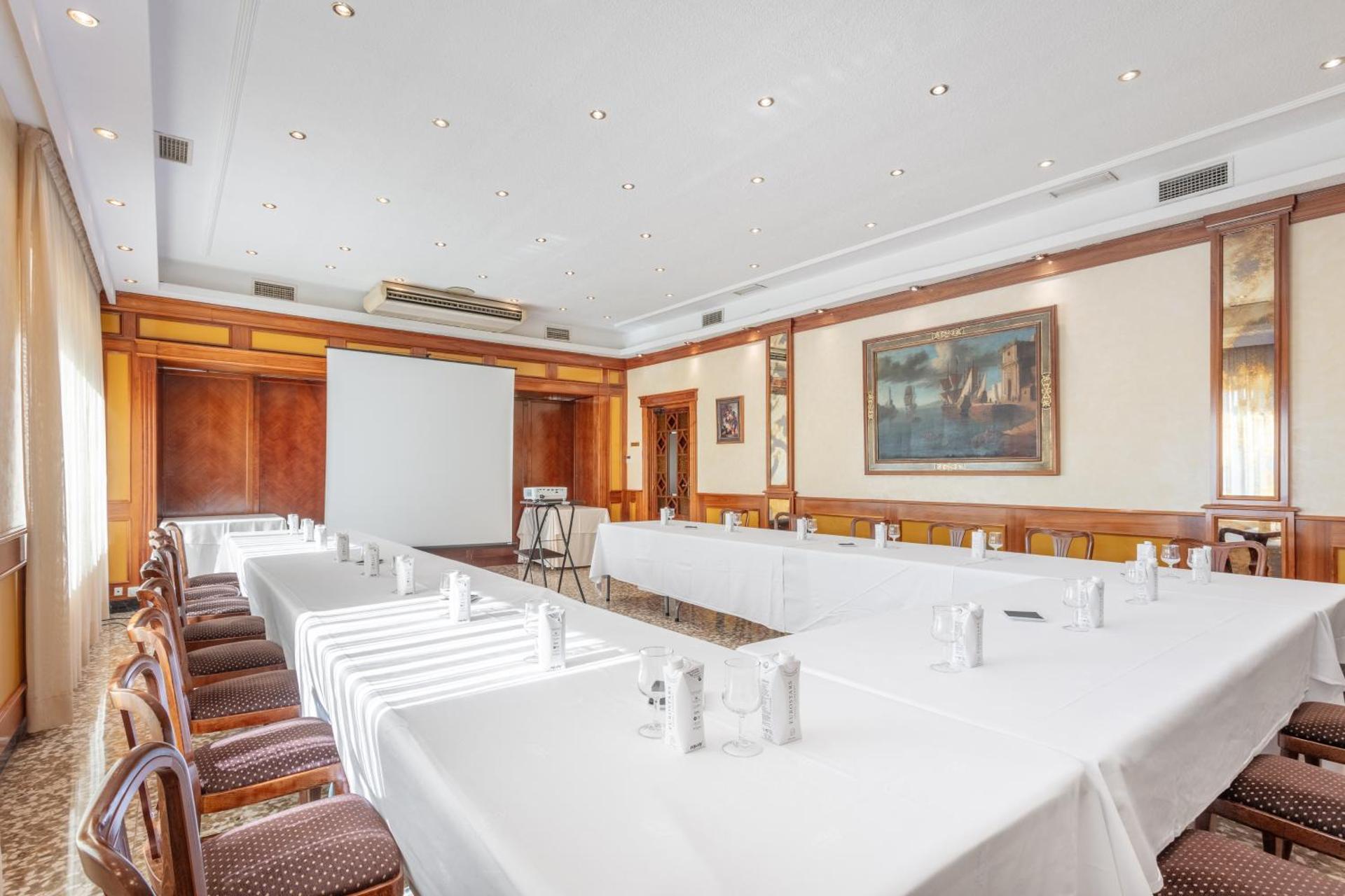 Meeting/conference room