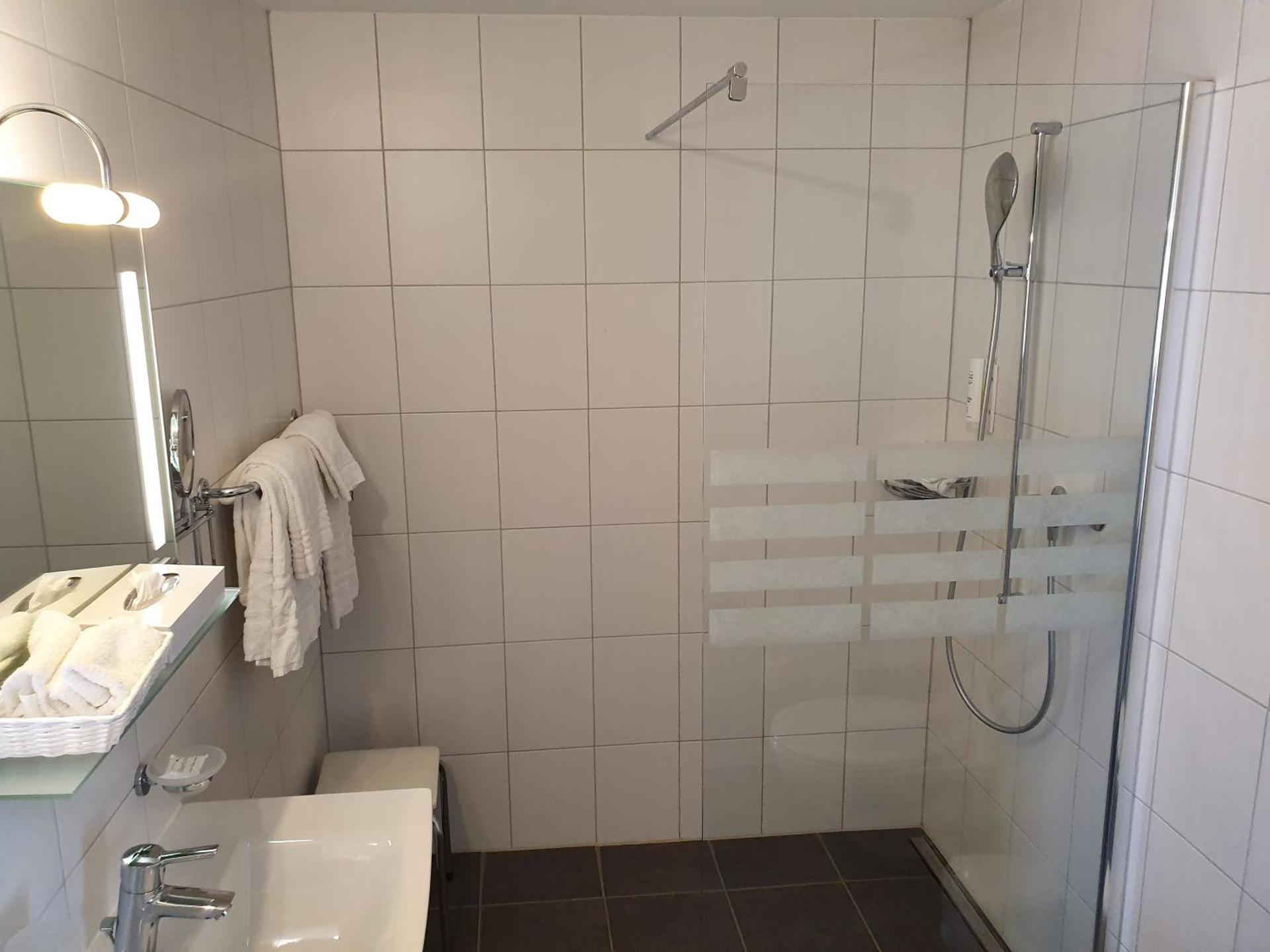 Queen Comfort Superior City Side 