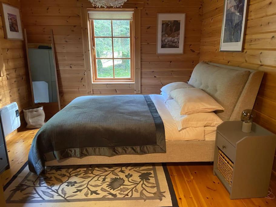 Large Luxury Log Cabin Getaway