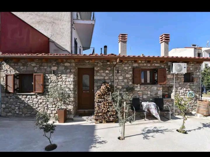 Το πατρικό του Σταύρου.