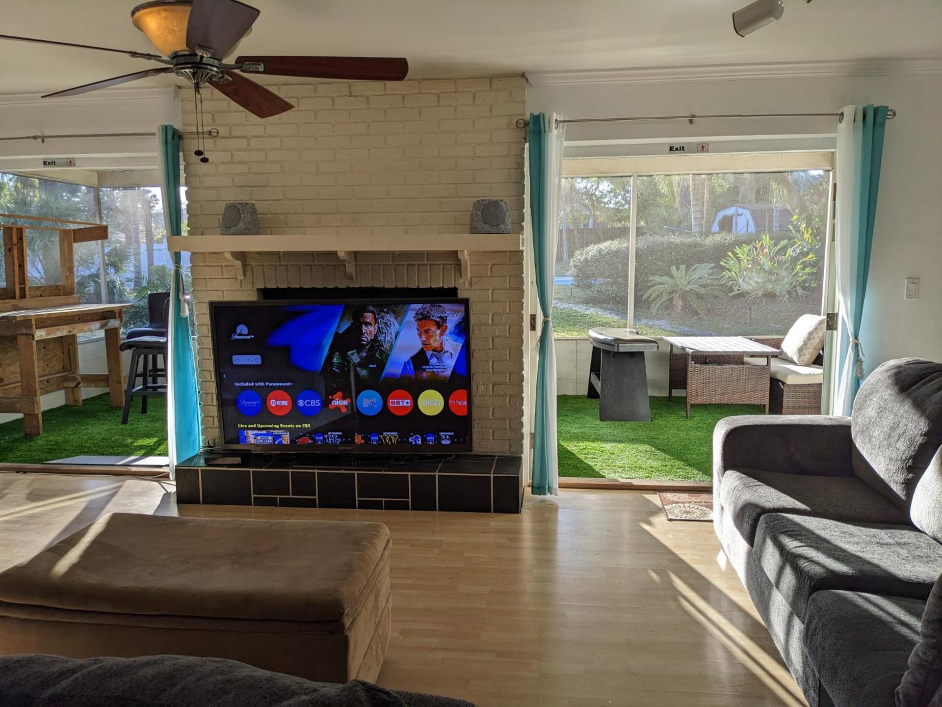 Communal lounge/ TV room