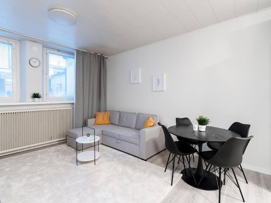 Cozy roomy studio flat next to tram stop @ Kallio