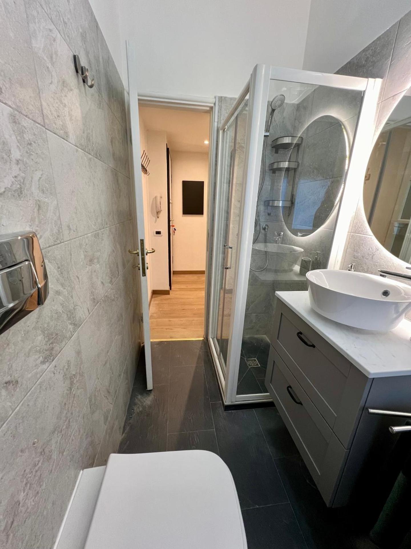 La bella Milano Charme apartment 3 km away from Duomo/ Netflix & Wi-fi included