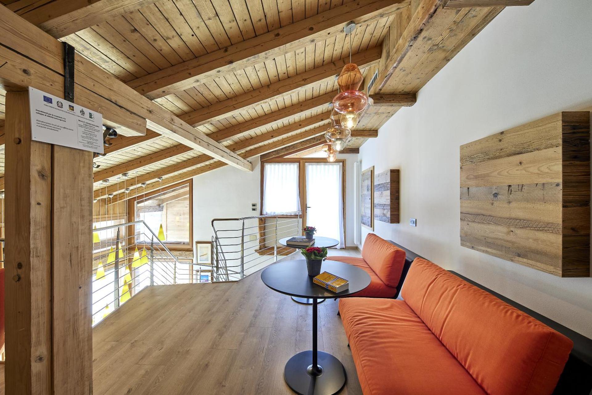 Communal lounge/ TV room