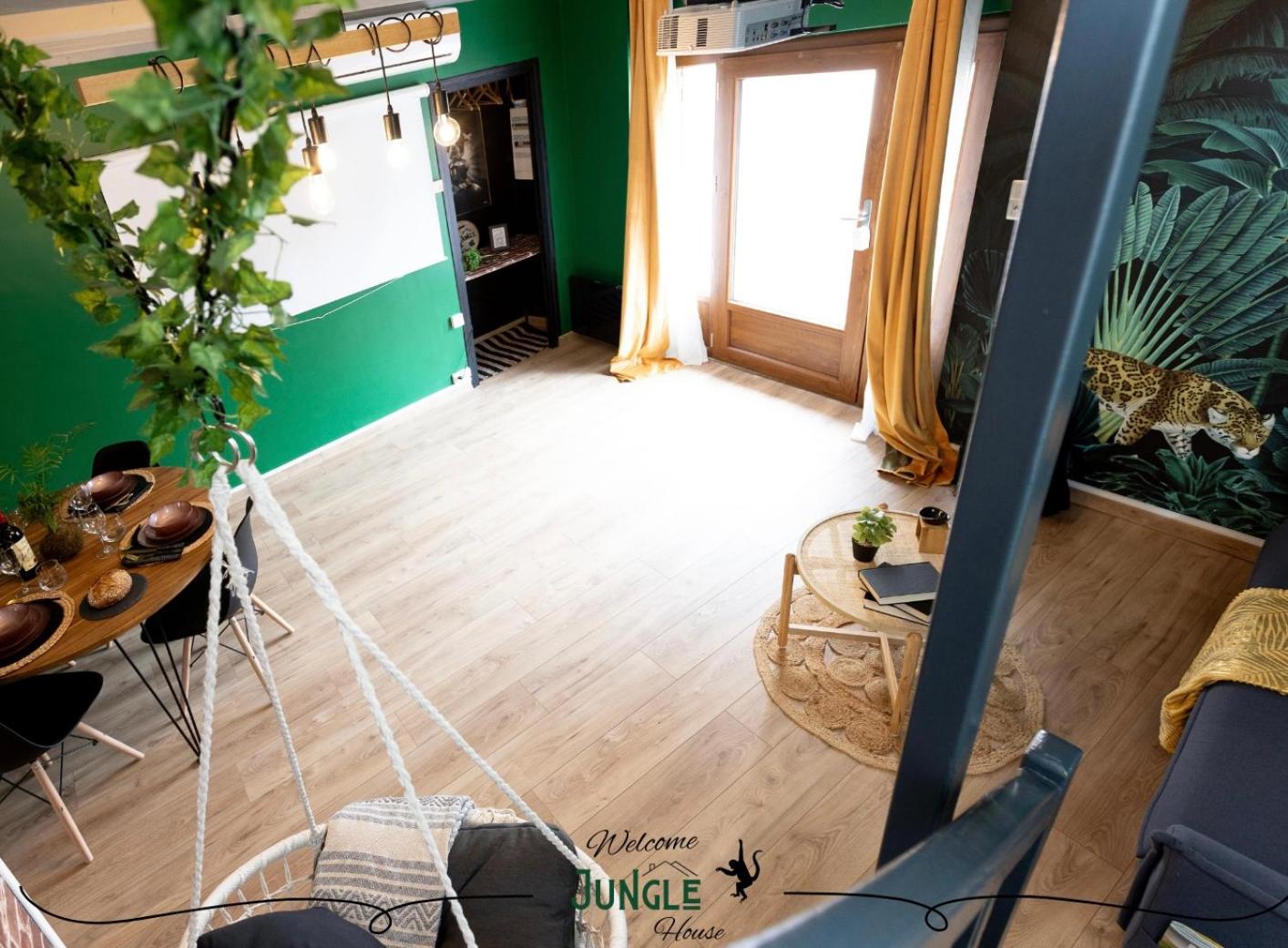 MAISON "Jungle House" 90 m2 BILLARD, RÉTROPROJECTEUR, BAR À JEUX , VINYLE, WIFI FIBRE, idéal PRO & FAMILLE à Montbrison