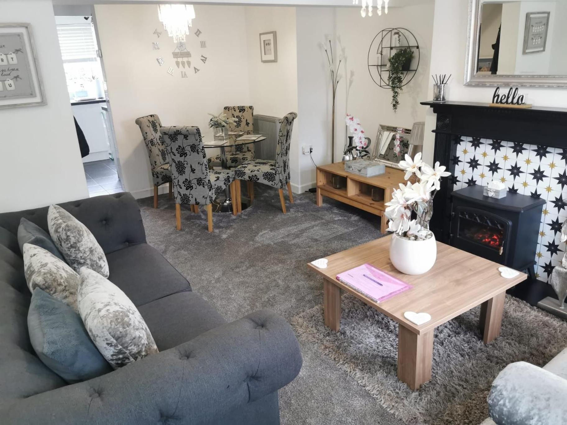 Stunning 2-Bed House in Macclesfield Cheshire