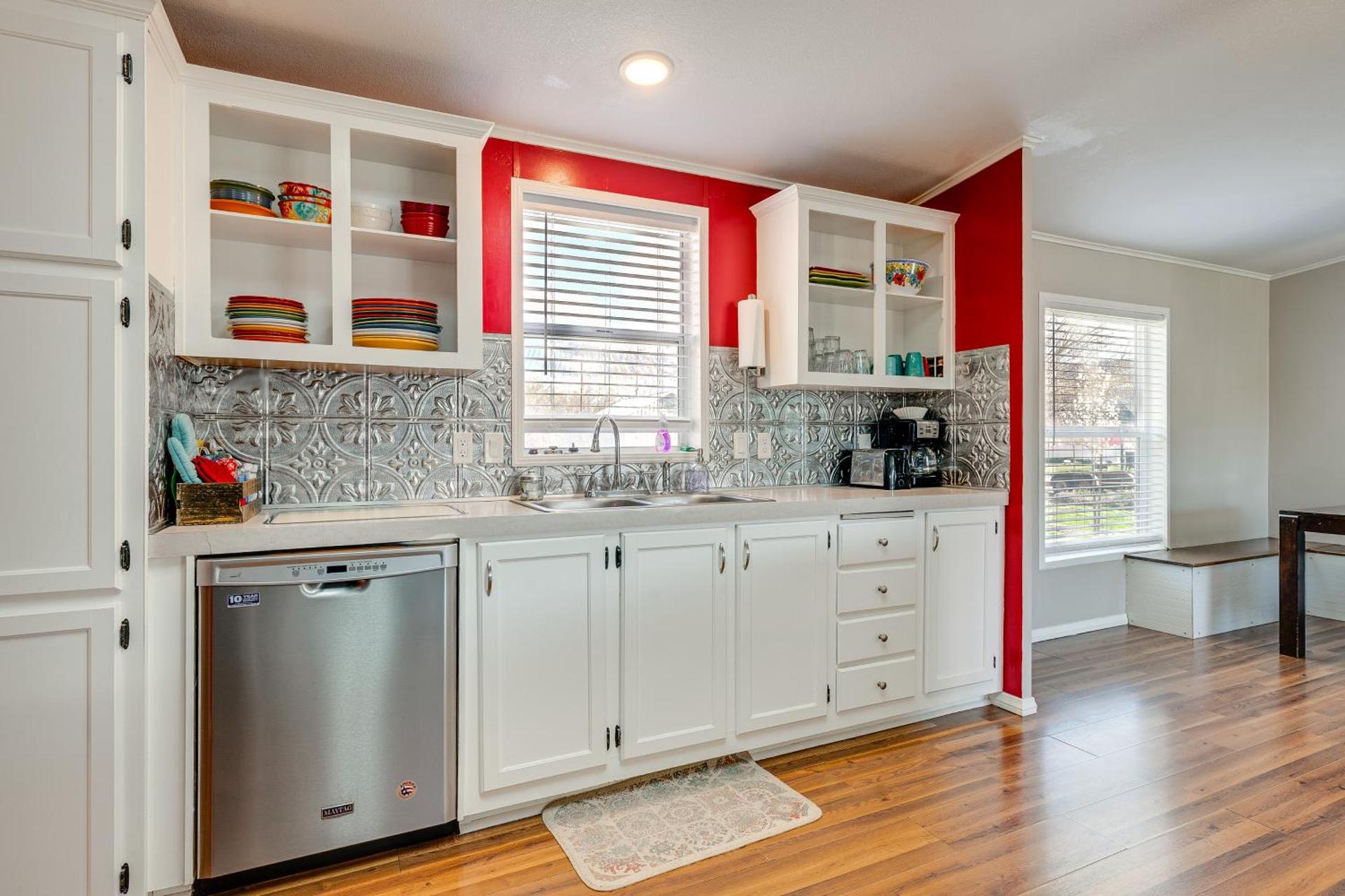 La Verkin Home with Yard, Covered Patio and Grill