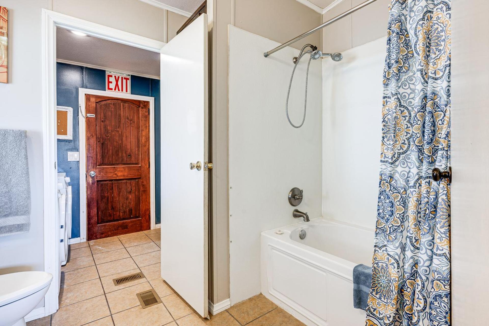 La Verkin Home with Yard, Covered Patio and Grill