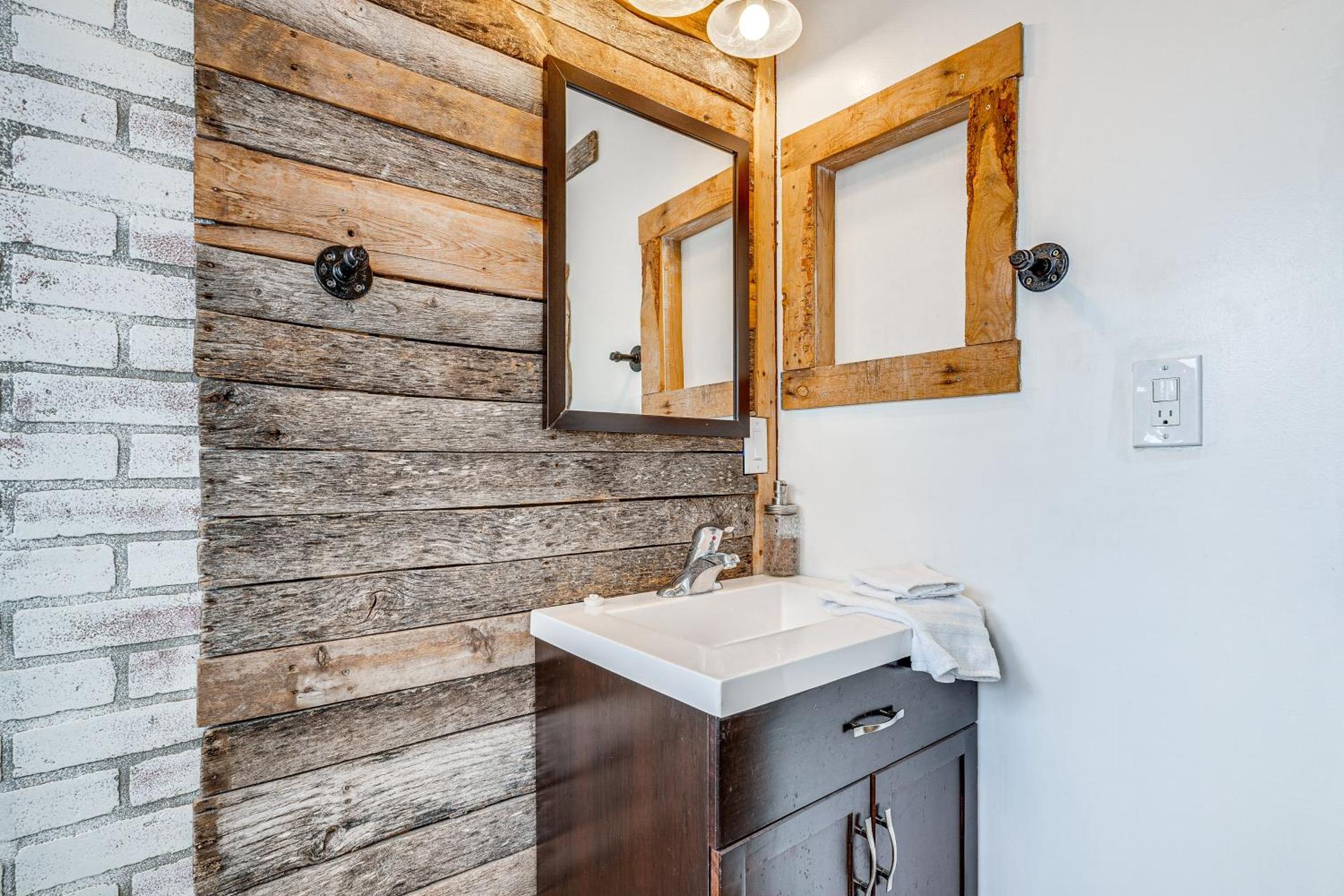 La Verkin Home with Yard, Covered Patio and Grill