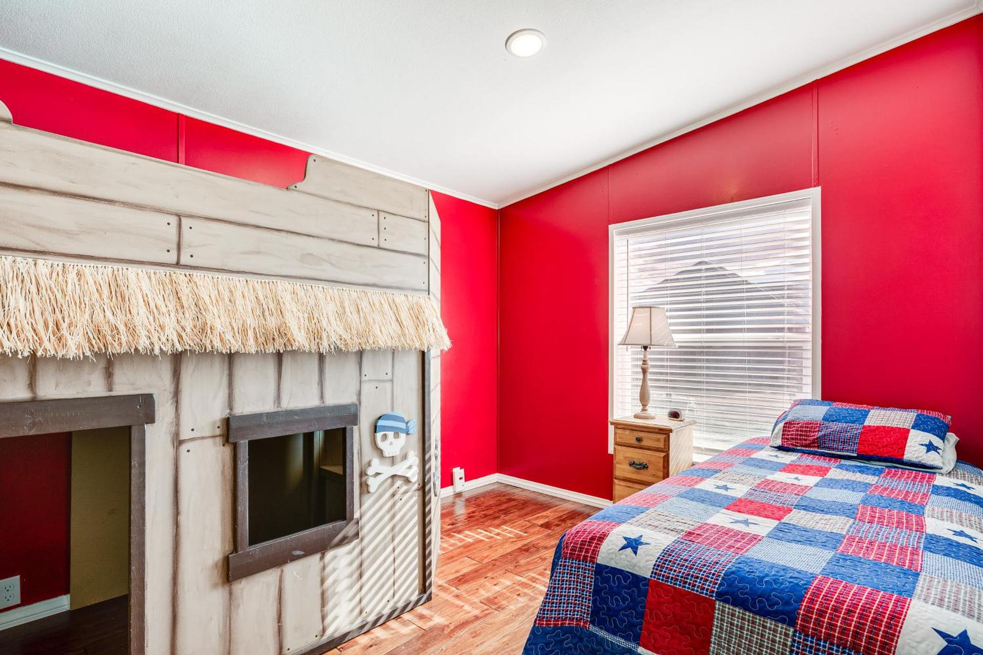 La Verkin Home with Yard, Covered Patio and Grill