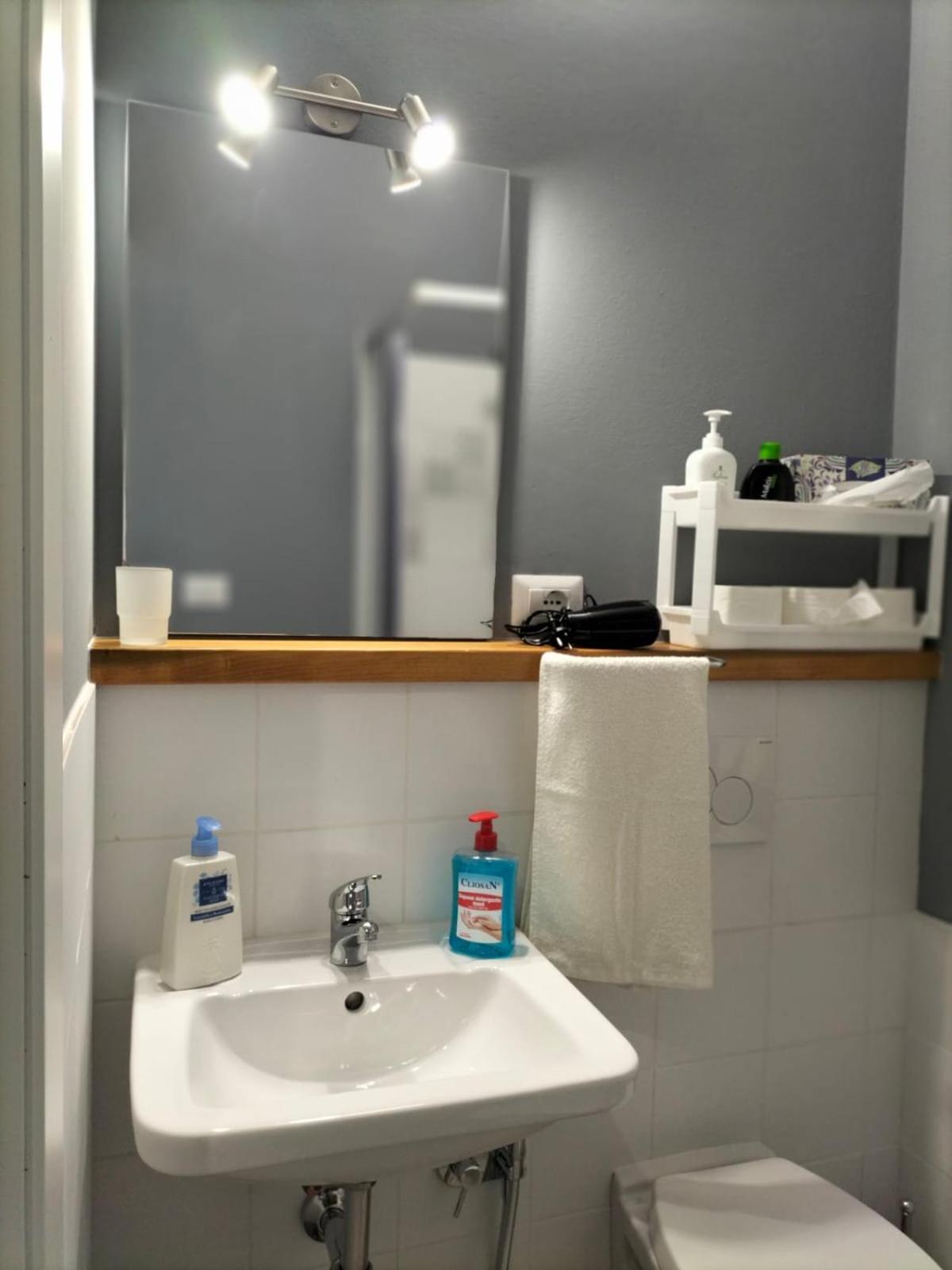 Twin Room with Private Bathroom