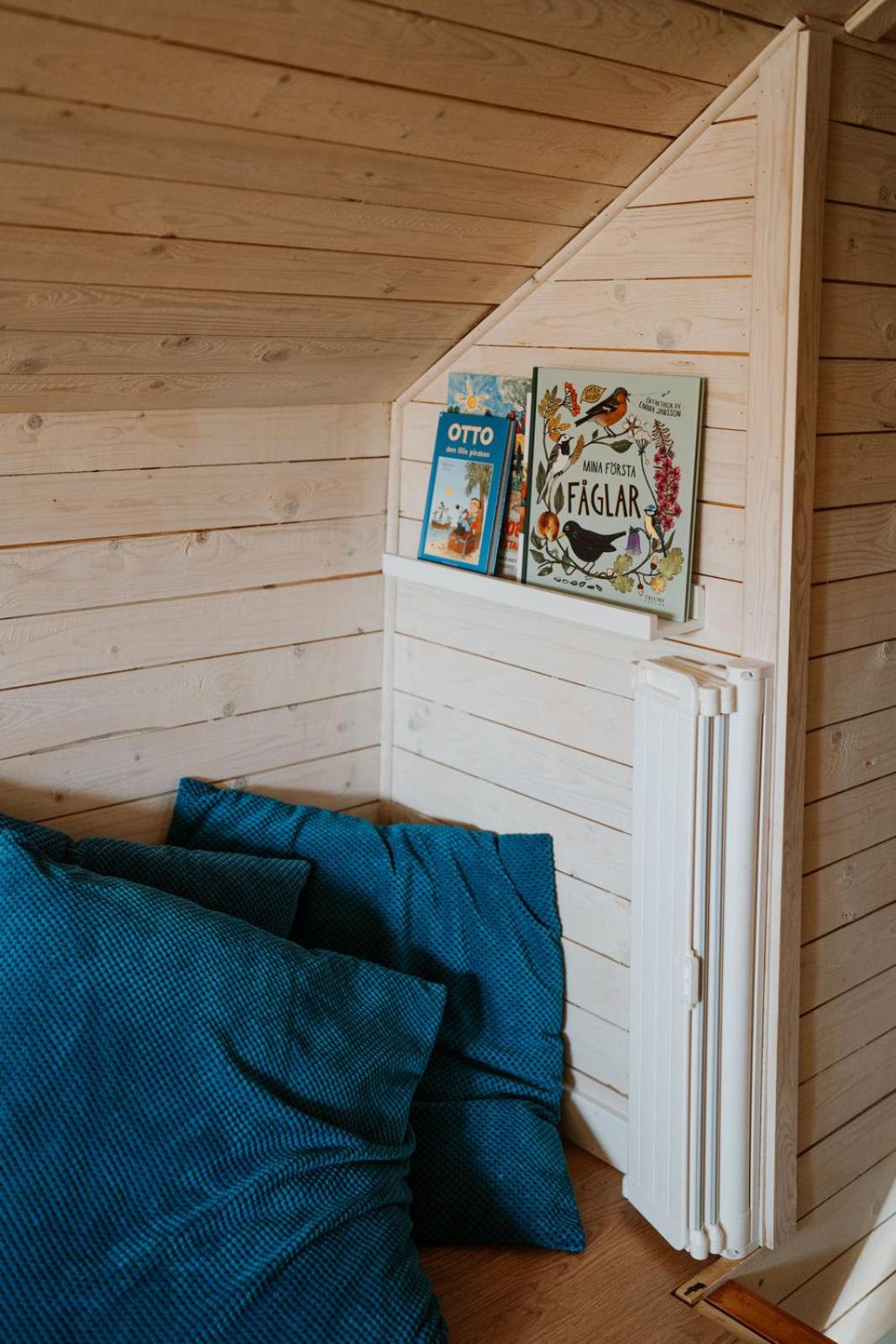 Luxurious red cottage with wood stove near lake