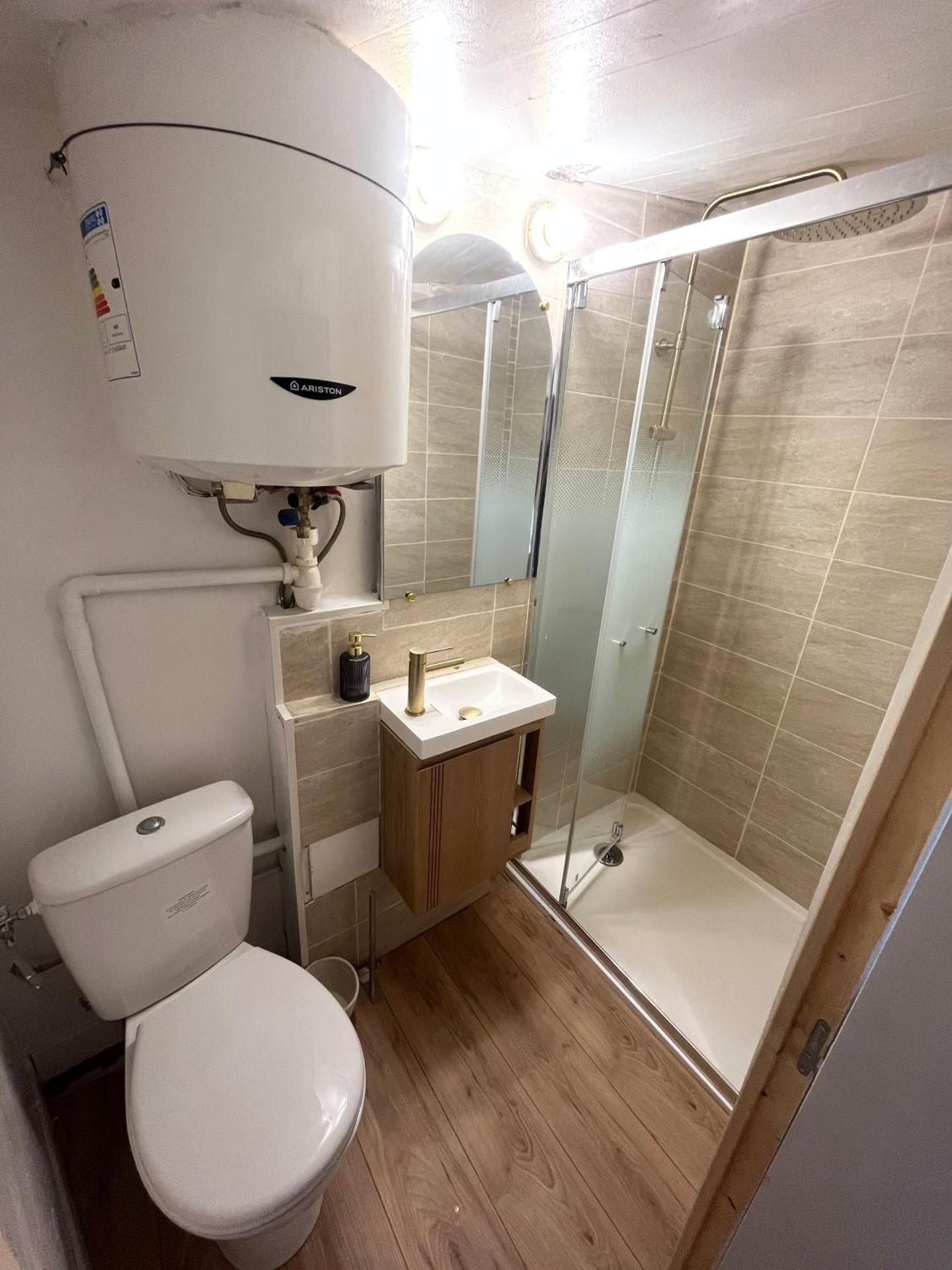 Sous les toits du parvis