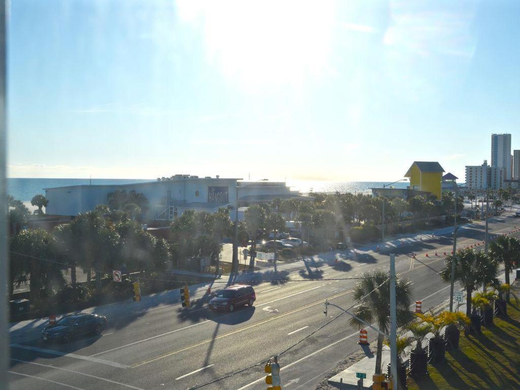 Suite Retreat @ Beachview 226