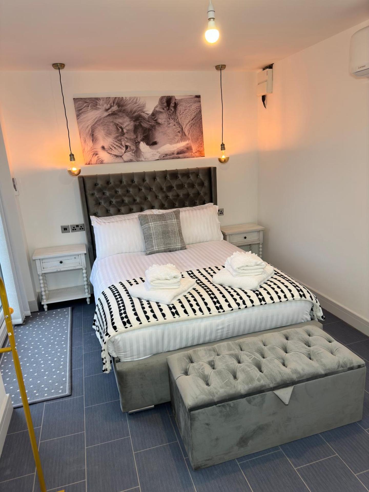 Clarendon House - Hot Tub