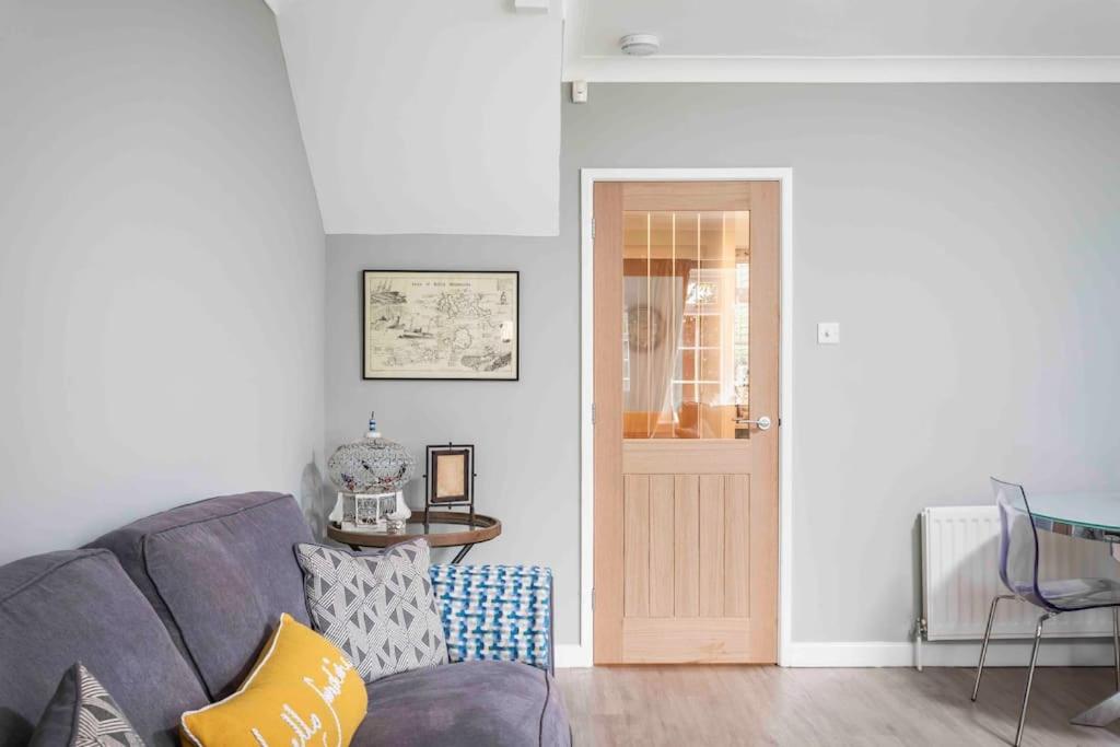 Lilliput Hideaway 5 mins from Sandbanks Beach