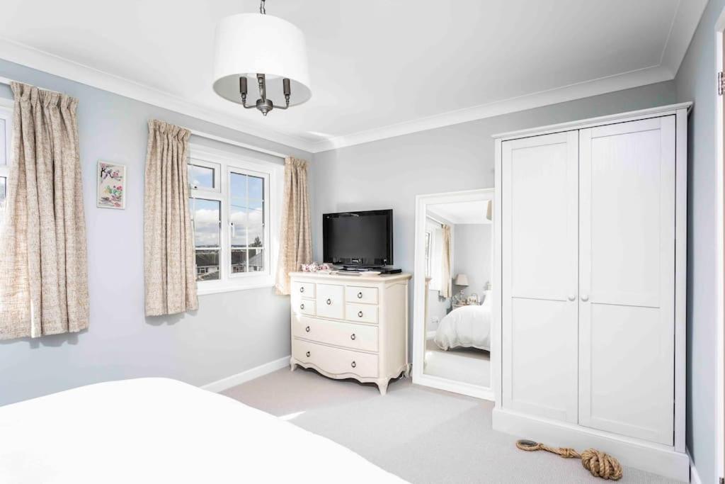 Lilliput Hideaway 5 mins from Sandbanks Beach