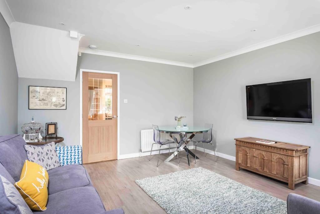 Lilliput Hideaway 5 mins from Sandbanks Beach