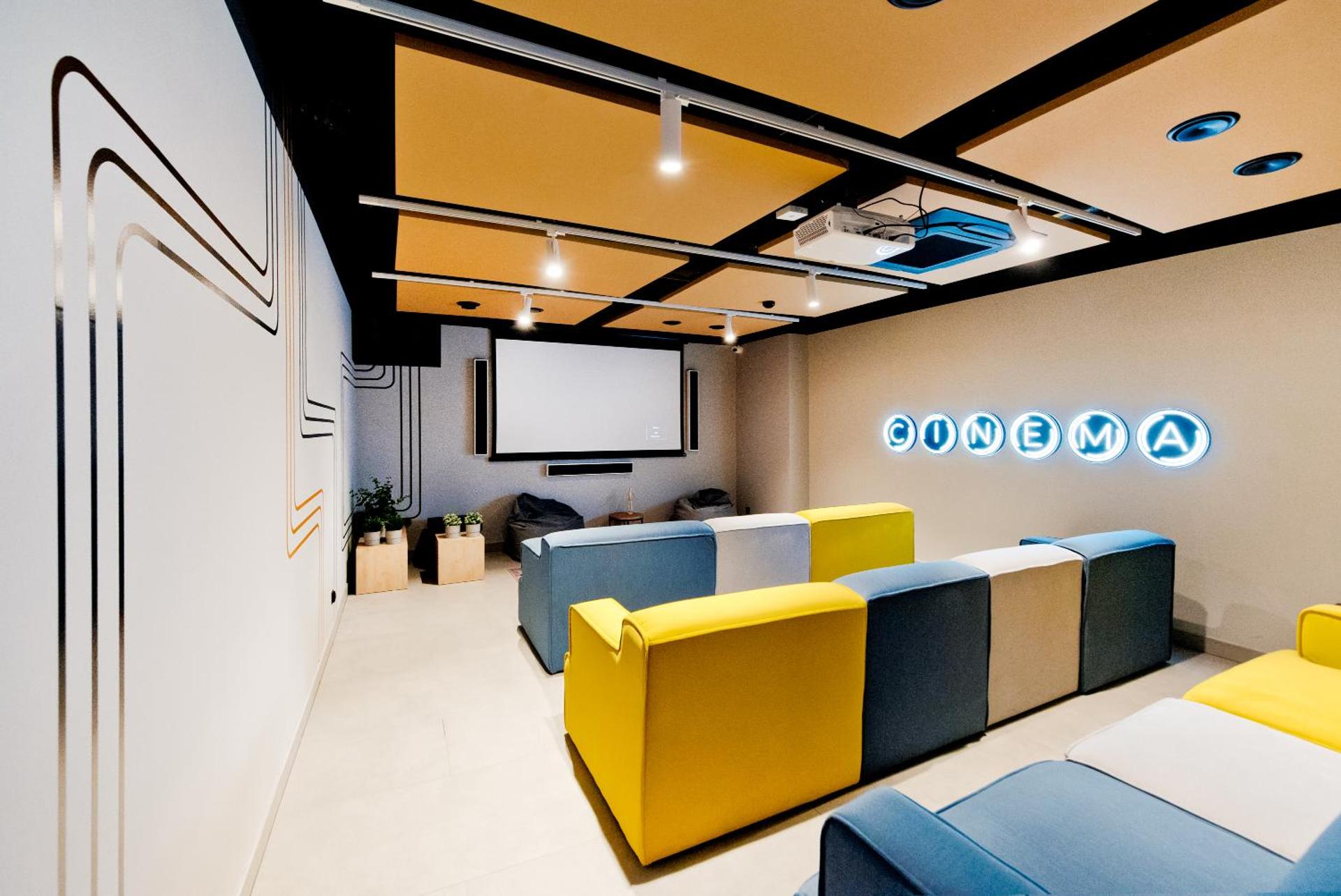 Communal lounge/ TV room