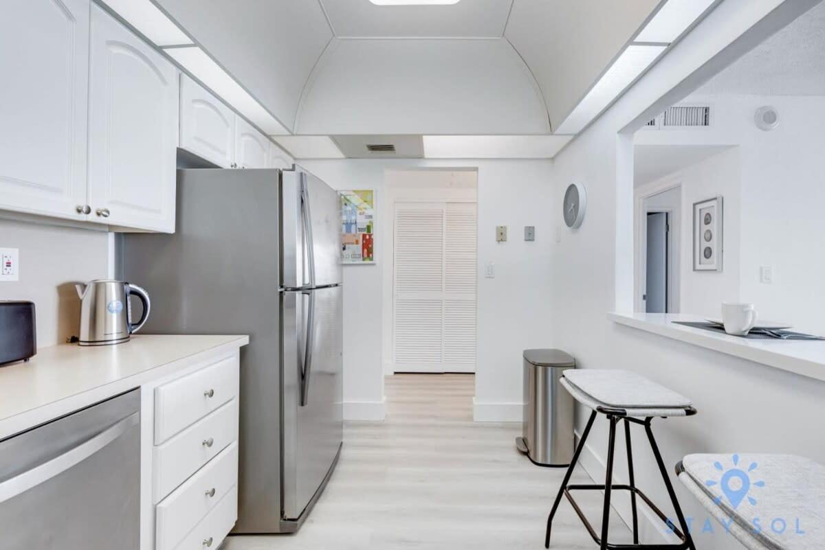 Beachside Bliss: 1BR Retreat Amenities