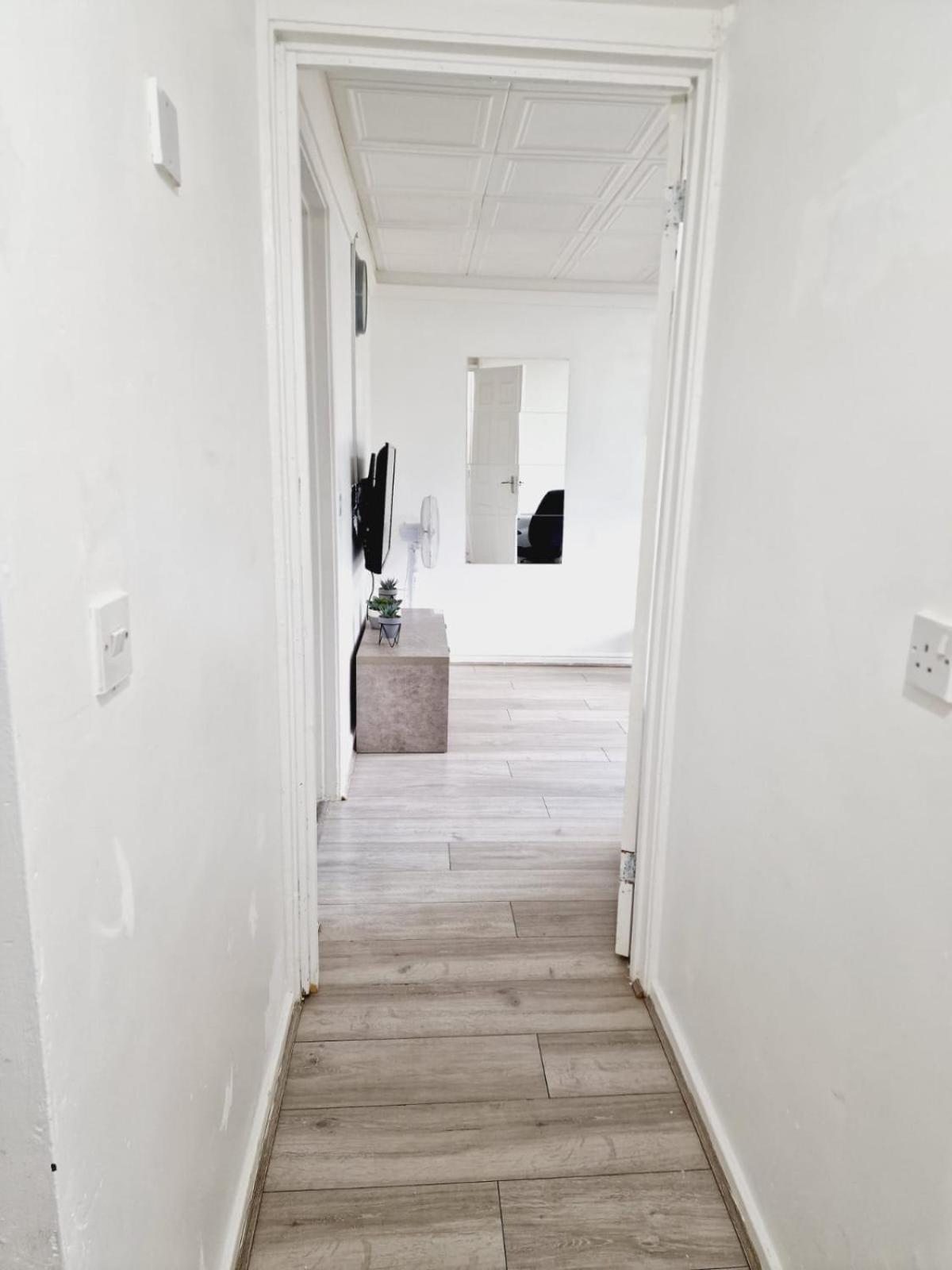 2 Bedroom Cozy Chambers with free parking