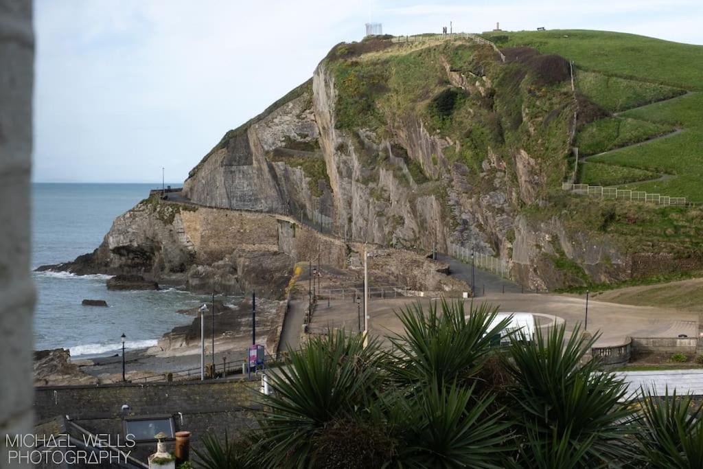 Capstone's Lookout near tunnels beach