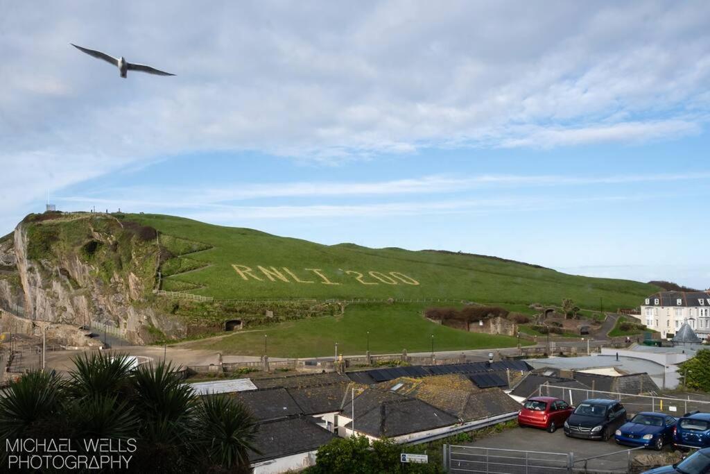 Capstone's Lookout near tunnels beach