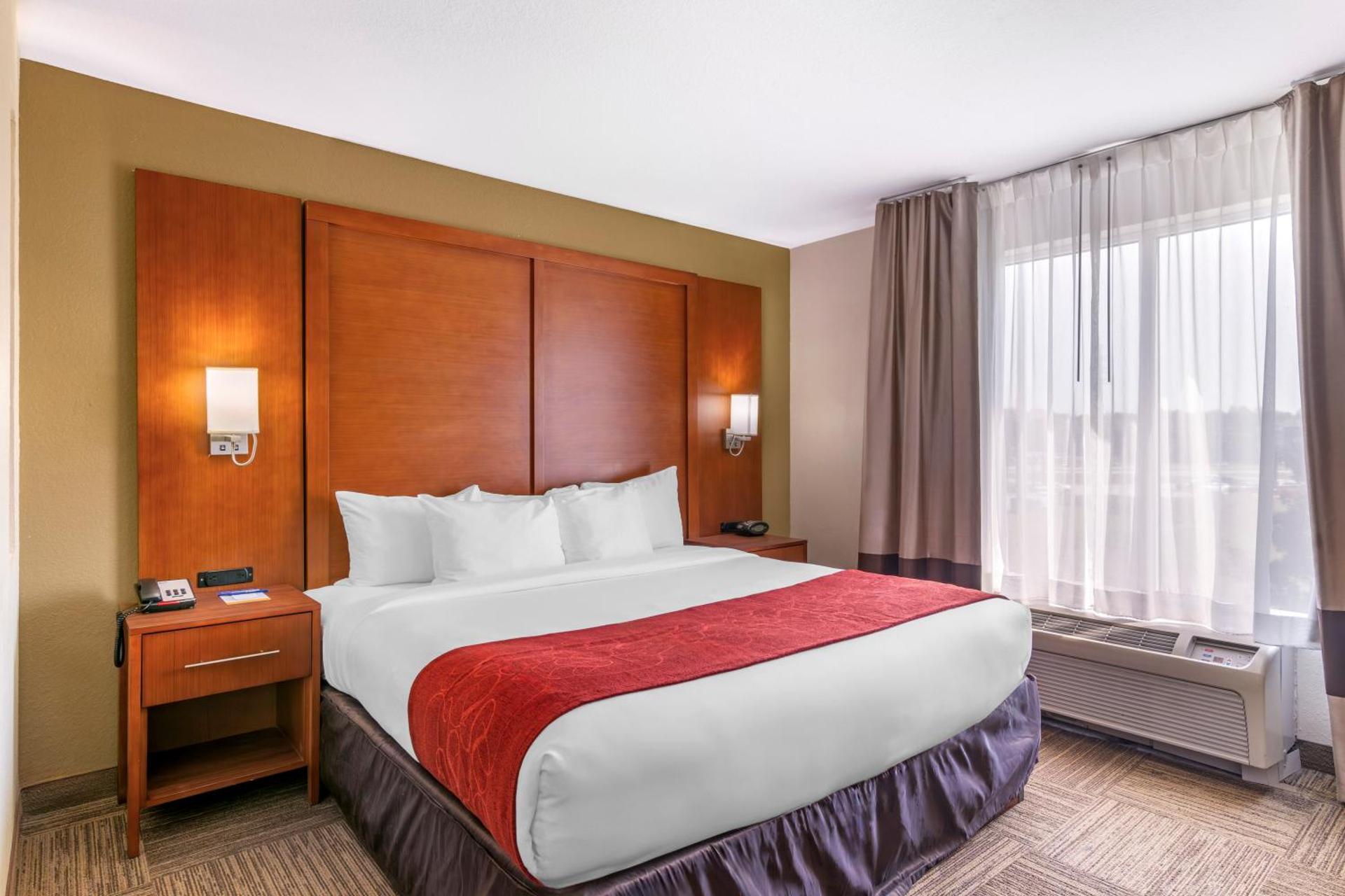 King Suite - Non-Smoking