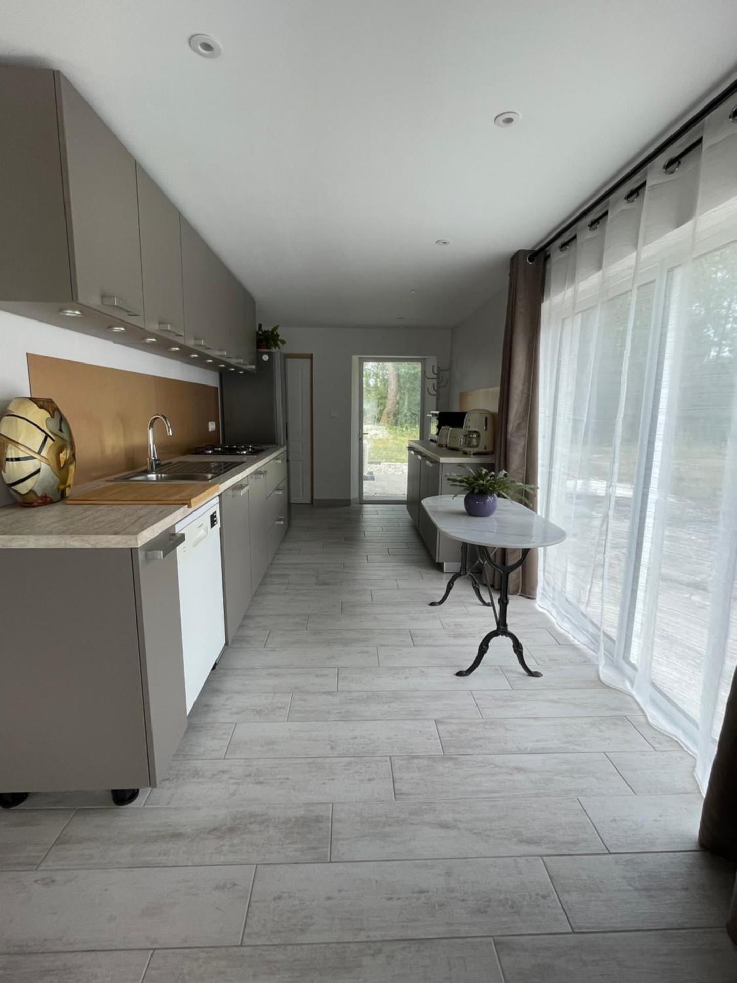 Kitchen or kitchenette