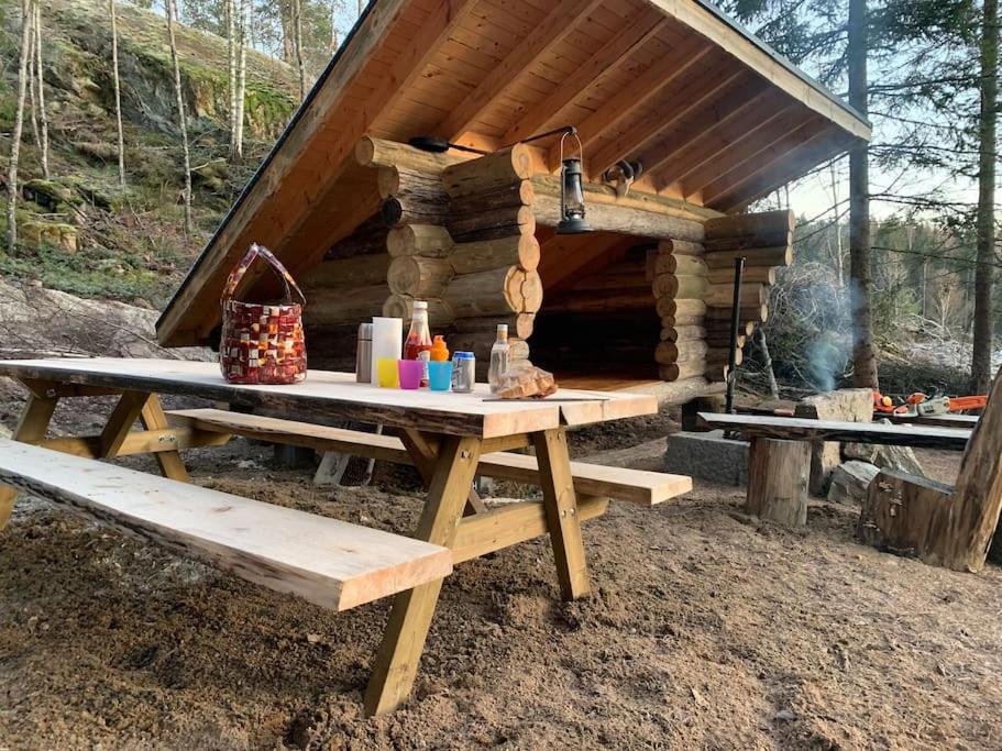 Lammastilan laavu - Lean to Inarin tila