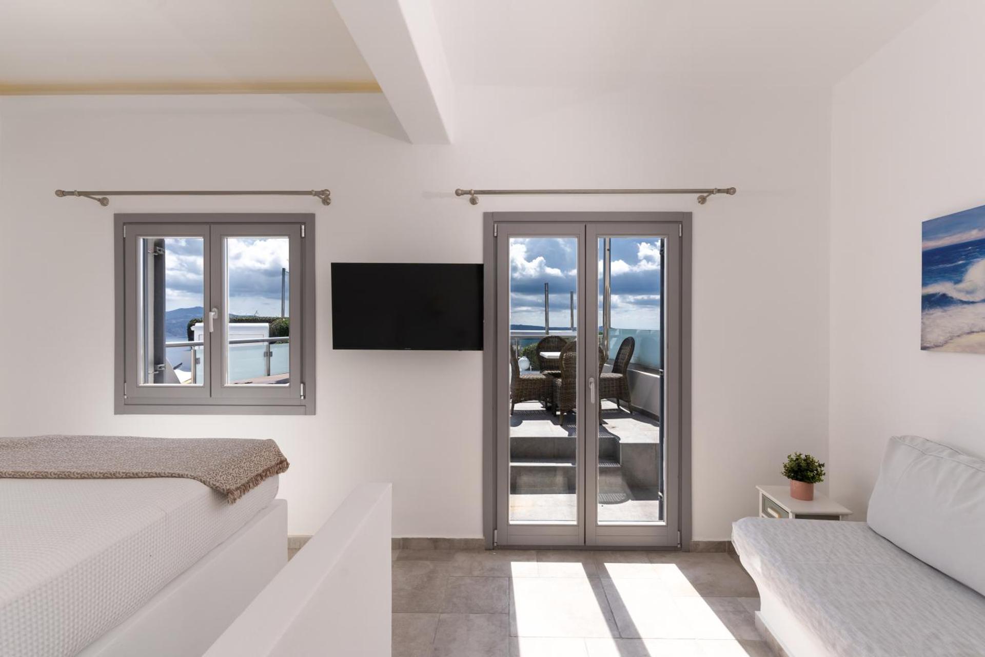 Enalion White Suites Oia