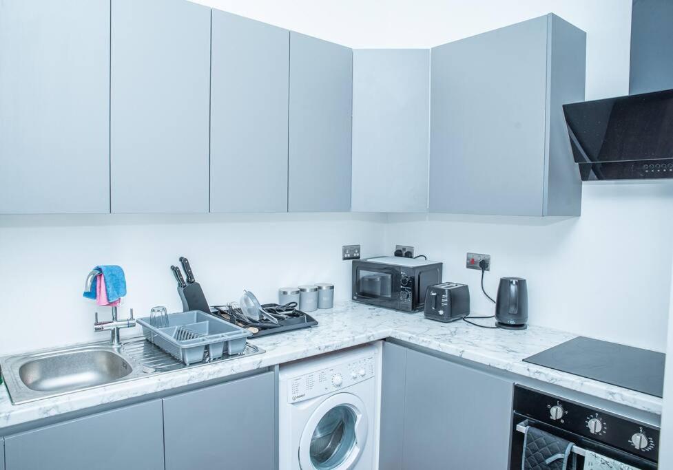 Aylesbury Apartment 1 with free parking