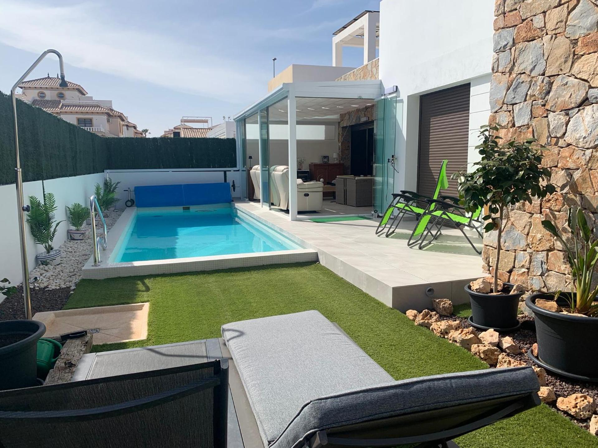 Luxe villa met verwarmd zwembad