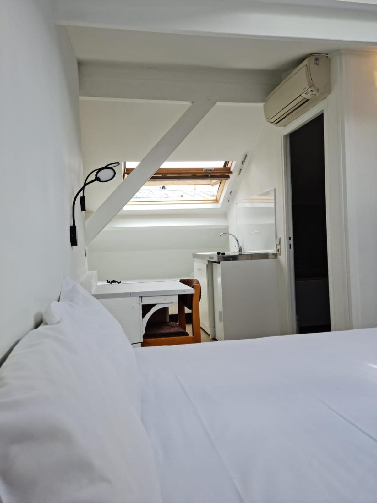Hotel PARIS GAMBETTA- PANAMHOTEL-PERE LACHAISE