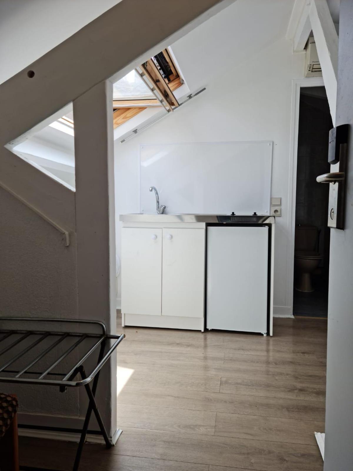 Hotel PARIS GAMBETTA- PANAMHOTEL-PERE LACHAISE