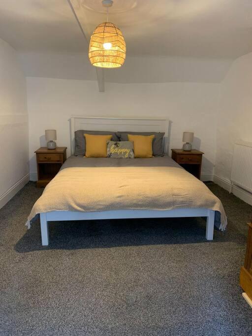 Bryndegwel in Saint Dogmaels, cardigan- river views, Free parking