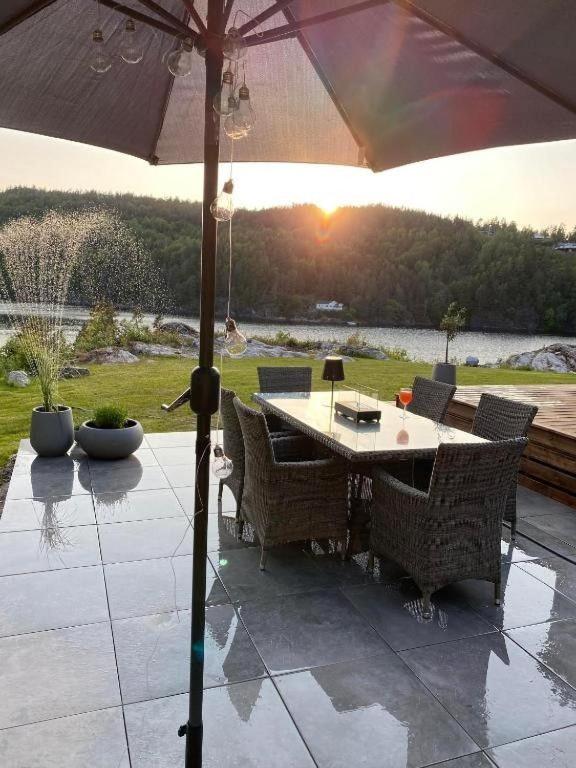 Perle ved sjøen! Ny hytte på 90m2.