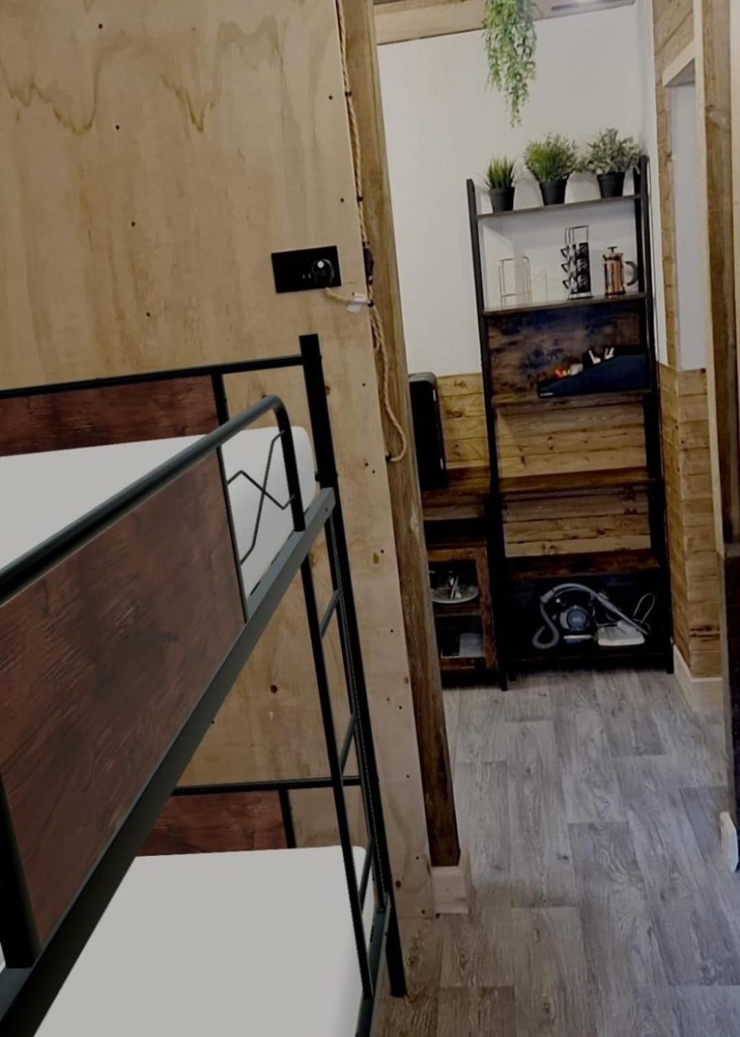 Two-Bedroom Cosy Country Lodge with Private Patio