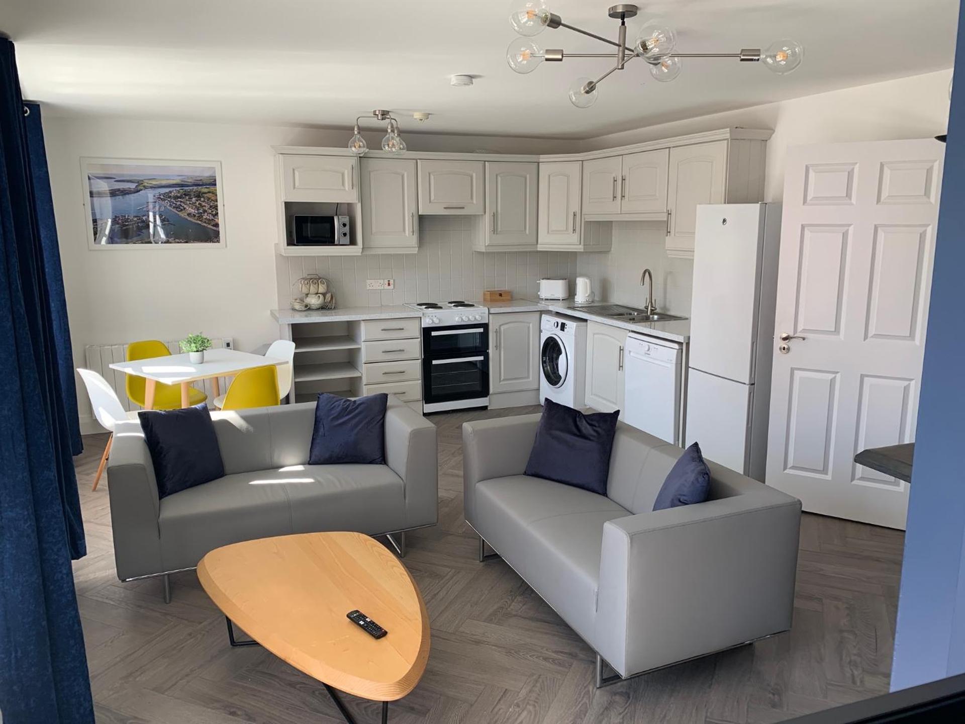 Town Center Beautiful 2 Bed Apartment