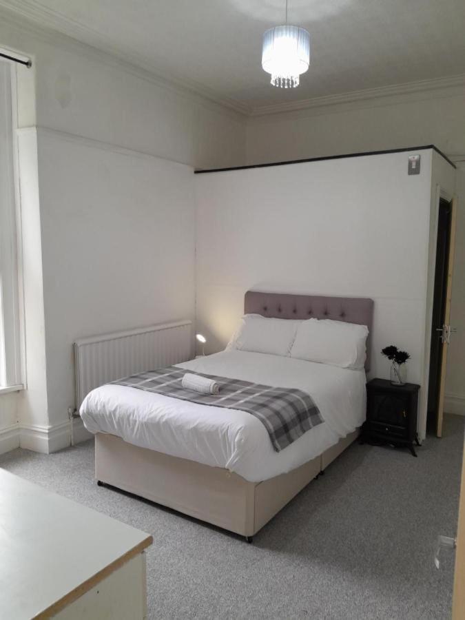 Ensuite room near Singleton Hospital, beach 8