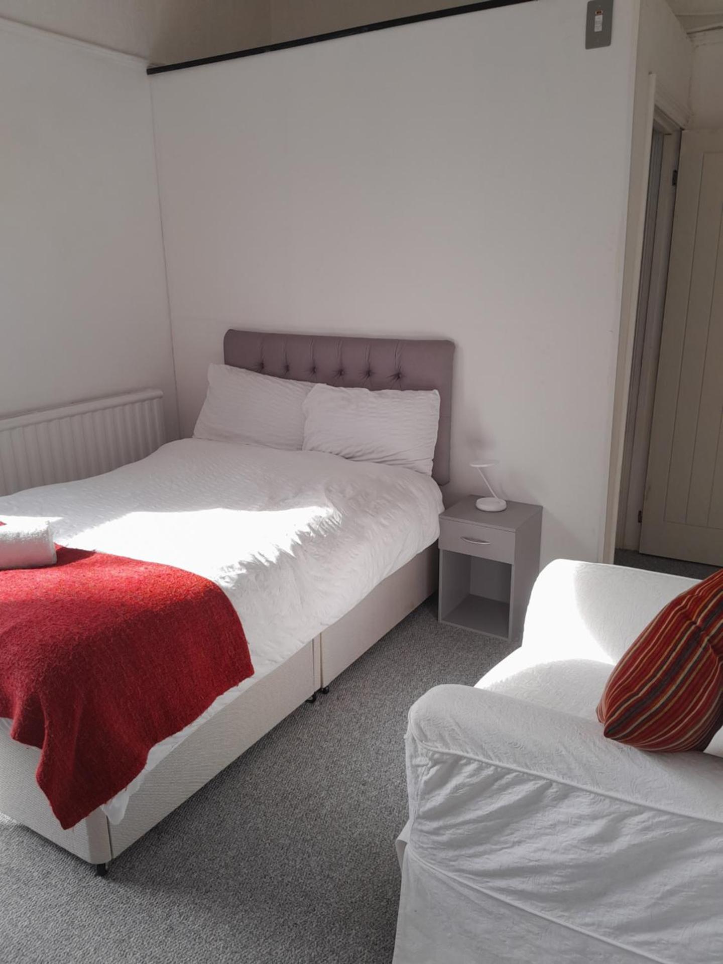 Ensuite room near Singleton Hospital, beach 8