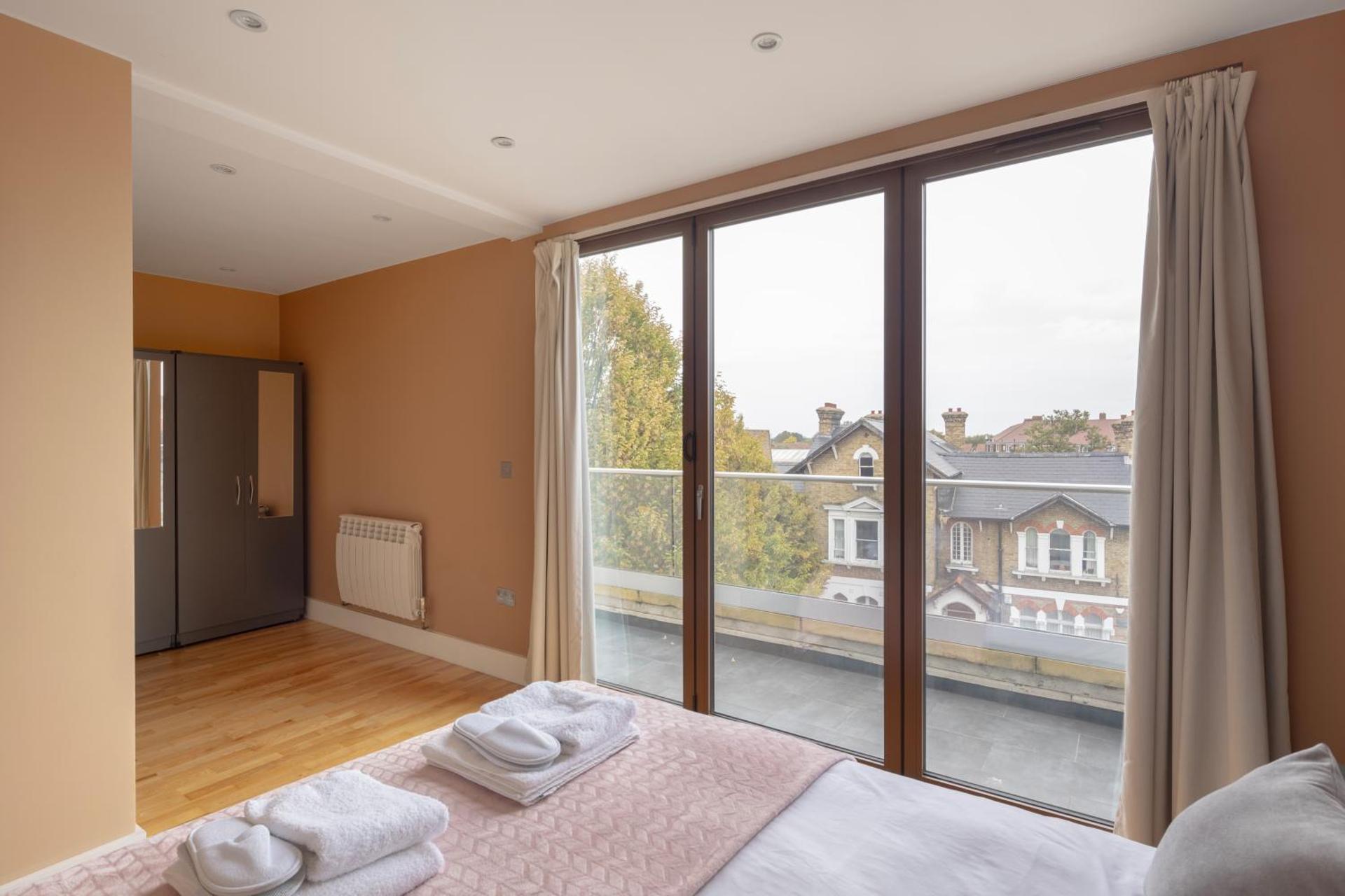Charming One-Bedroom Retreat in Kingston KT2, London