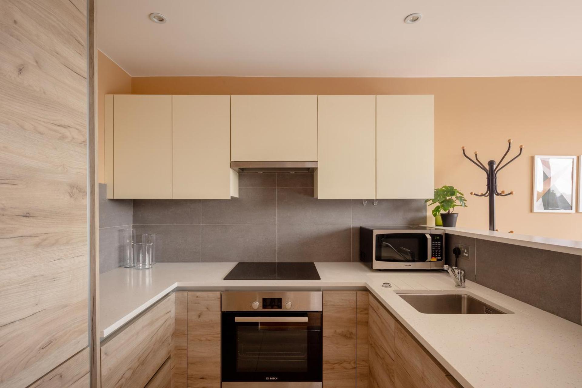 Charming One-Bedroom Retreat in Kingston KT2, London