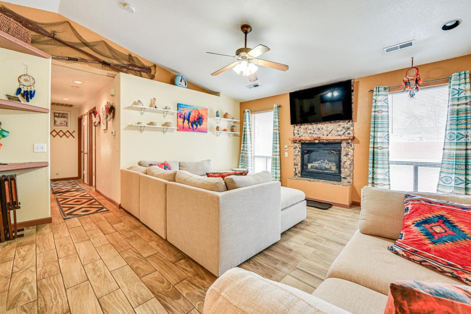 Downtown Williams Home Walk to Shops and Dining!